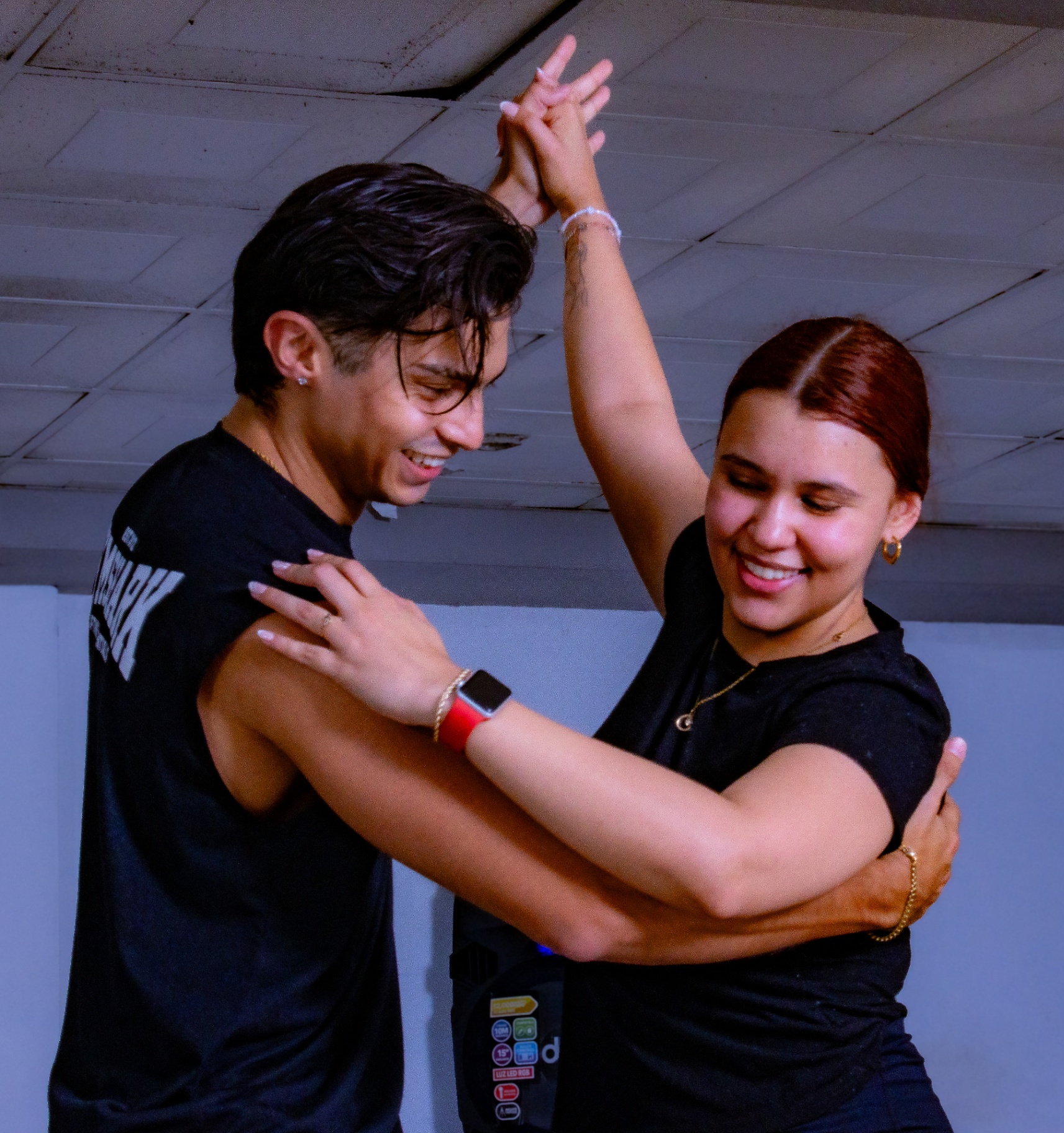 Estudiantes bailando bachata